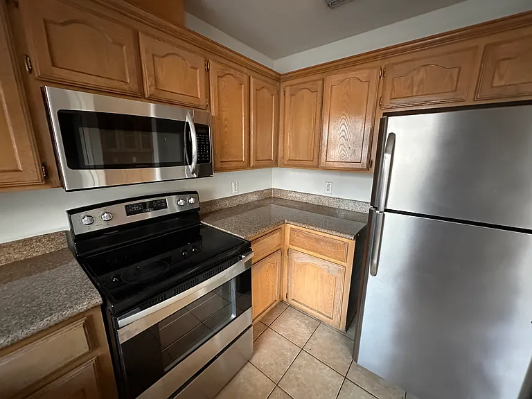 1701 W Douglas St #3 — Photo 4
