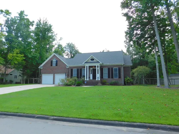 300 Taliaferro Ln, New Bern, NC 28560