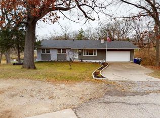 21 Circle Dr, Decatur, IL 62521