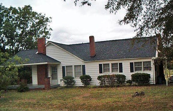 Porch wraps front corner