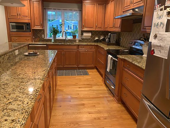 2nd image of 82 Crestwood Dr