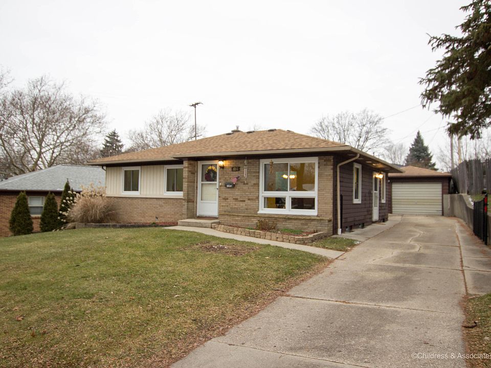 1st image of 1011 Truxton Ave NE