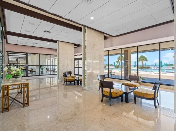 300 Bayview Dr, Sunny Isles Beach, FL