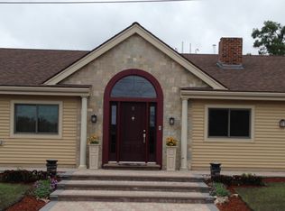 15 Taylor Ave, Burlington, MA 01803