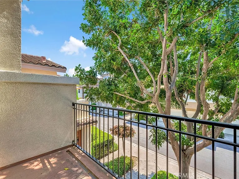 304 Birch Grv — Photo 32