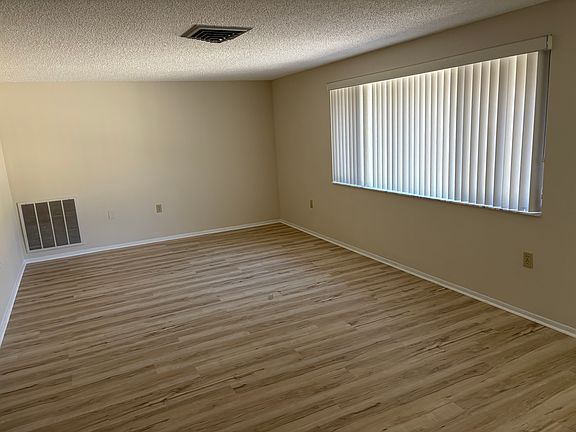 3rd image of 12406 Paddock Ln