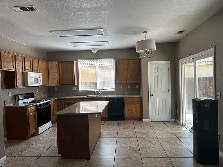 2862 Pico Ave — Photo 7