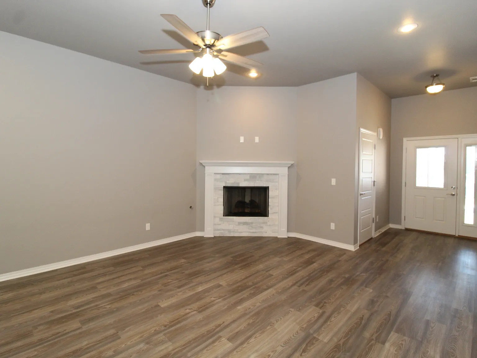 2nd Street Duplex - 182 — Photo 2