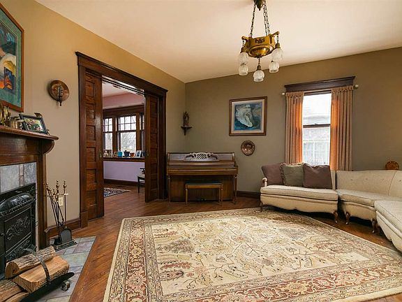 5th image of 608 E Washington St