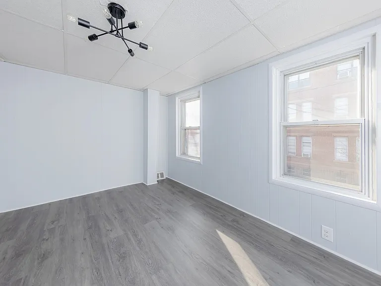 108 S Sussex St — Photo 4