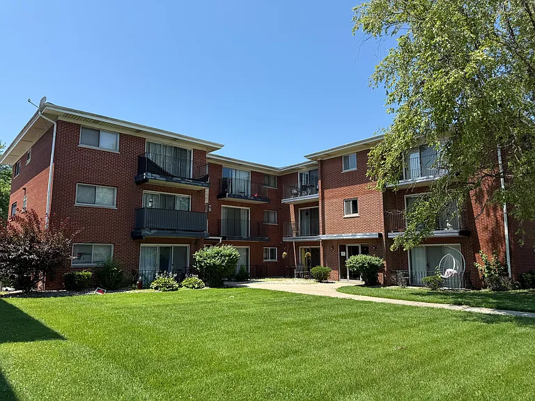 17614 Rosewood Dr #2B — Photo 1