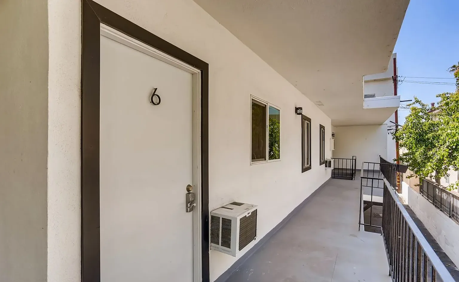 1 bed, 400 sqft, $1,795 — Photo 2
