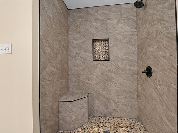 4th image of 70208 9th St