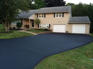 32 Wheatley Cir, Utica, NY 13501