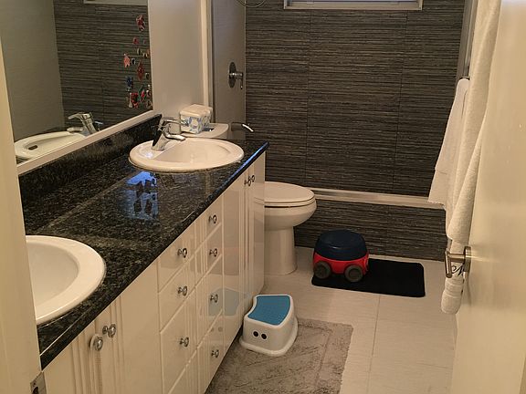 3rd image of 21300 NE 23rd Ct