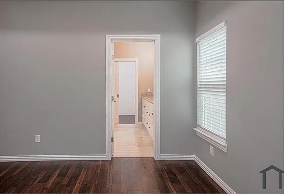 3930 Roberts Ave — Photo 10