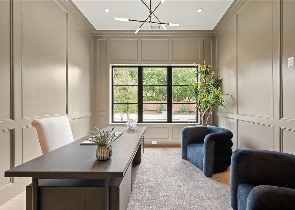 2nd image of 209 Park Ave