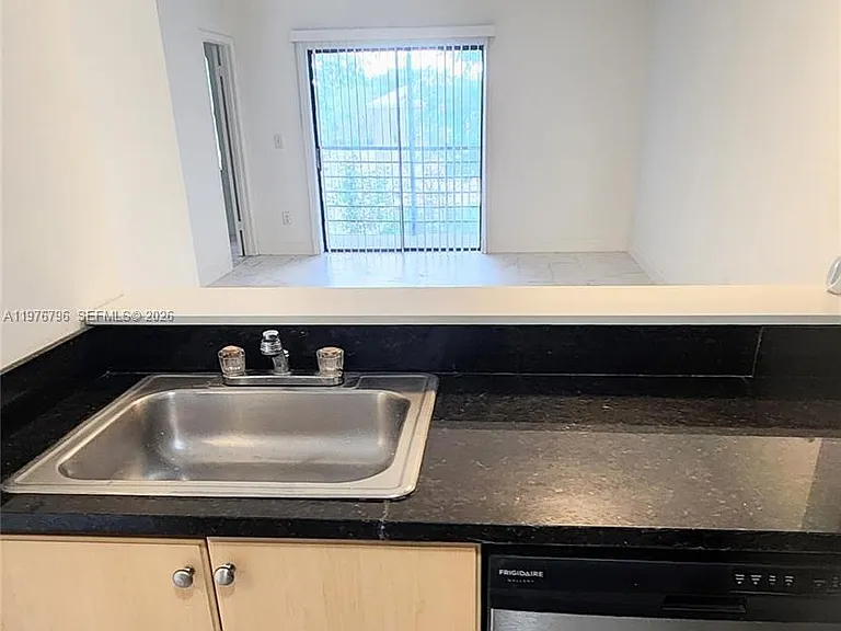 902 NE 209th St #203-40 — Photo 2