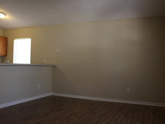 3rd image of 4555 SE 6th Ave