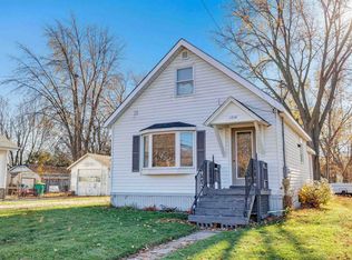 1216 Crooks St, Green Bay, WI 54301