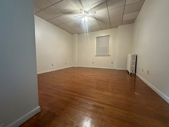 2nd image of 419 E Race St