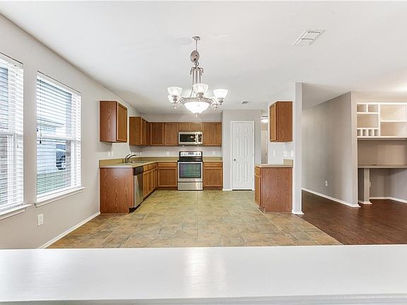 4th image of 239 Pine Crest Dr