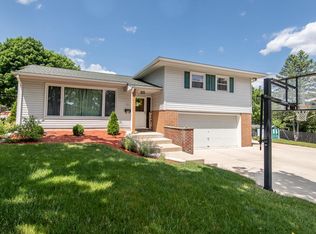 606 Braewood Dr, Waterford, WI 53185