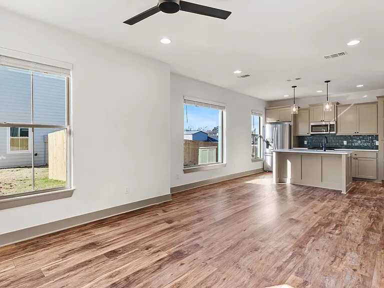 3108 Bethany Ln — Photo 2