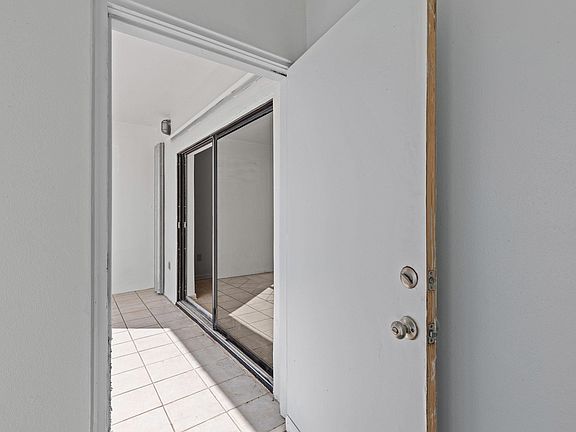 2nd image of 829 1st St S #3-B