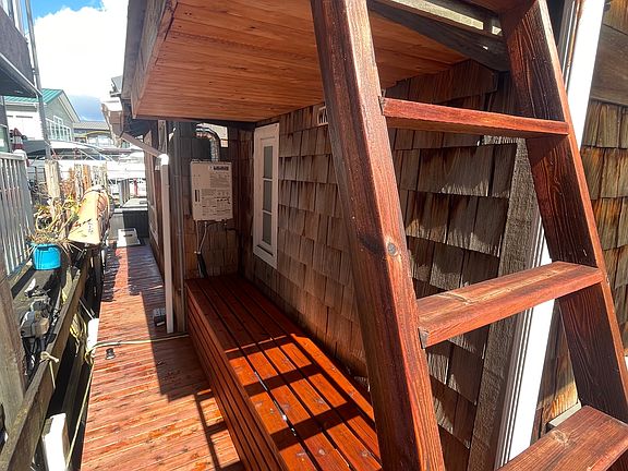4th image of 2040 Westlake Ave N #1B