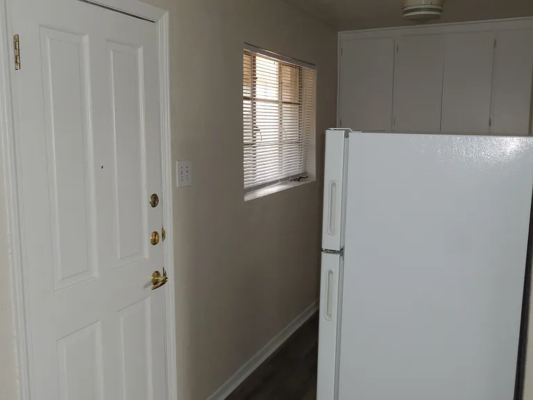 701 W Yandell Dr #8 — Photo 7