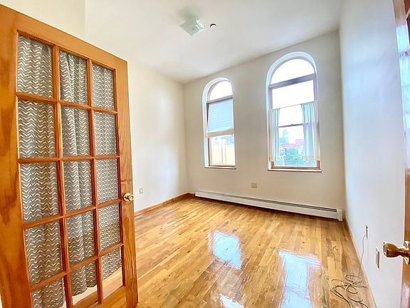 4th image of 379 Baltic St #4