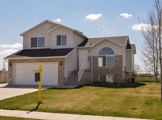 2361 W 2075 N, Clinton, UT 84015