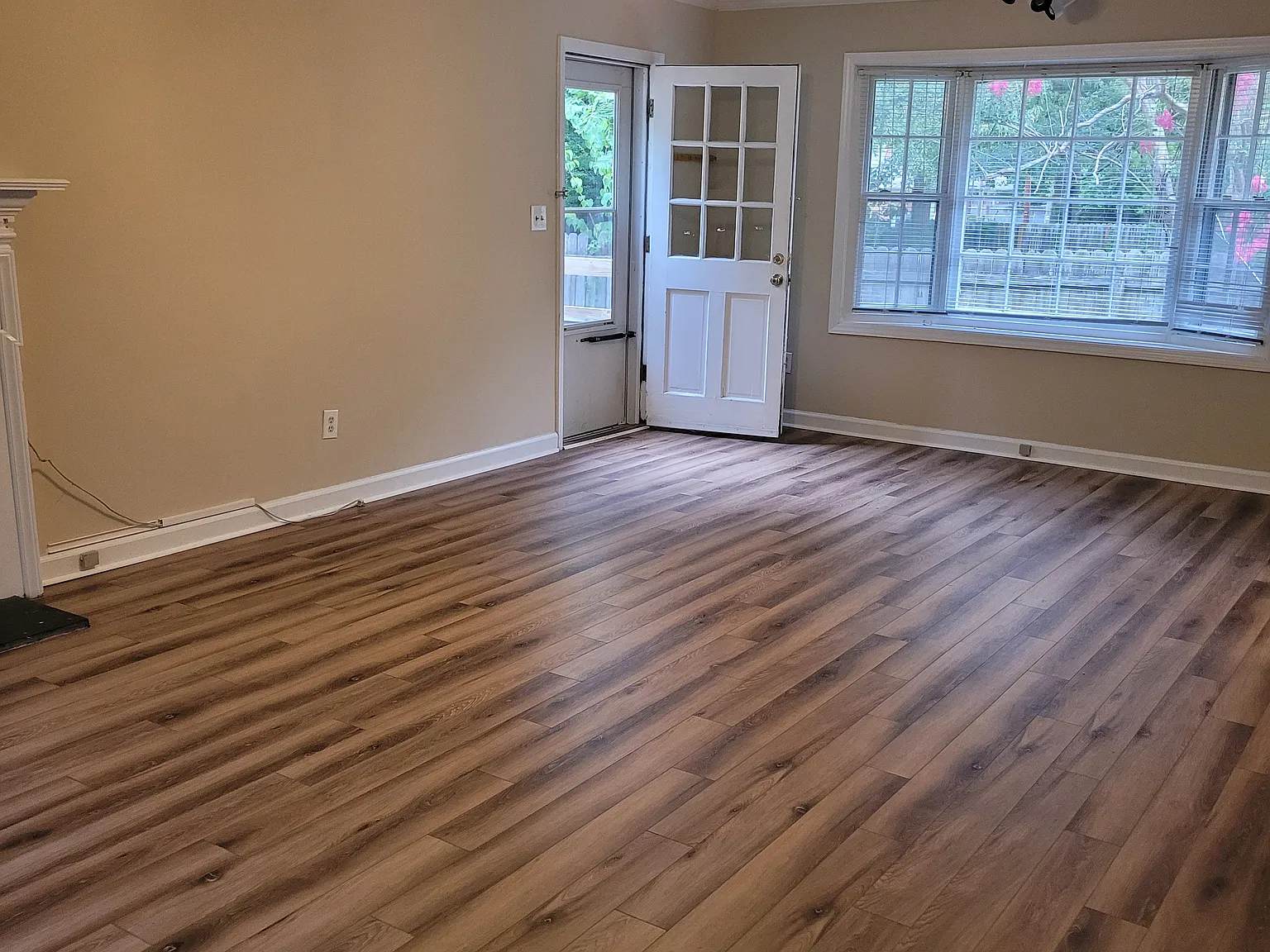 2 bed, 1100 sqft, $1,600 — Photo 2