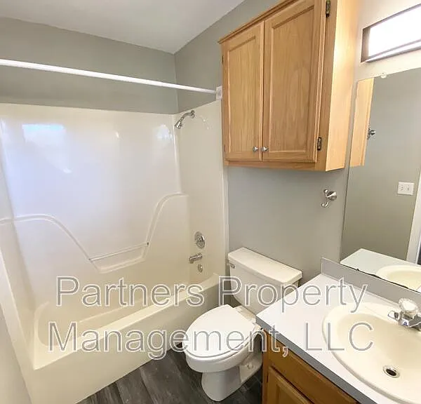 831 N 54th Ave — Photo 16