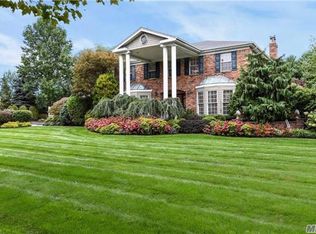 5 Harness Rd, Saint James, NY 11780