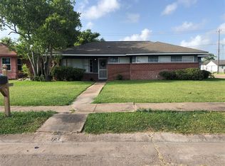 702 W 9th St, Freeport, TX 77541
