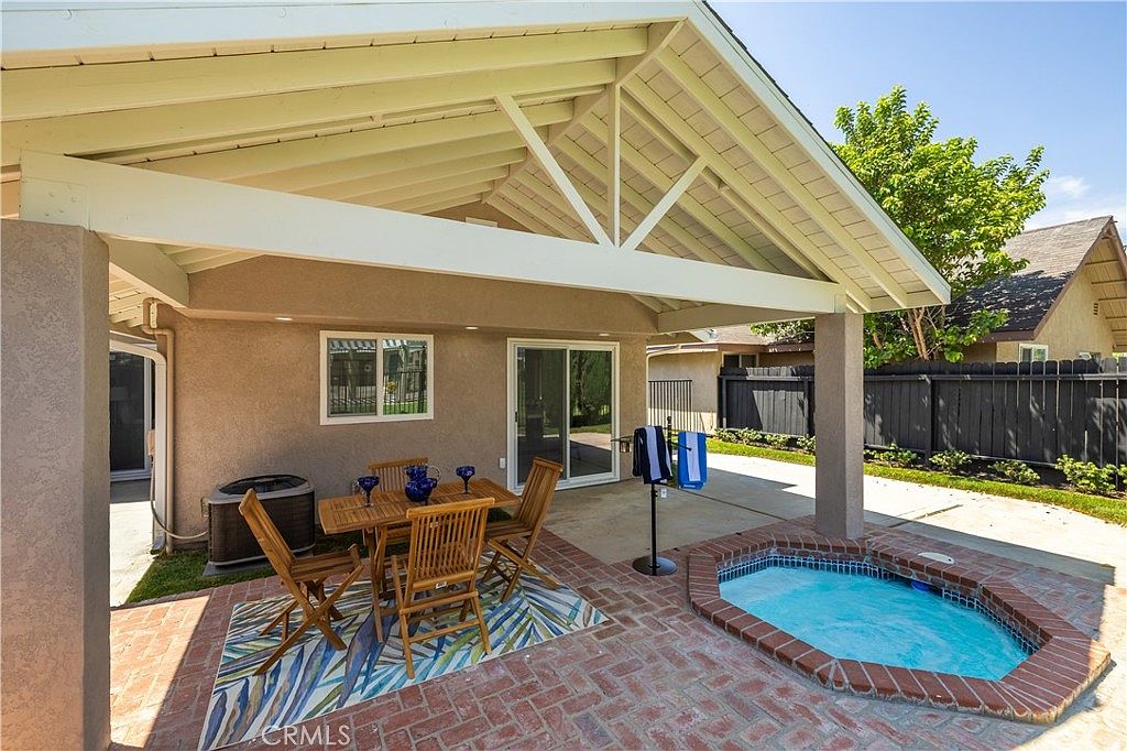 Outdoors at 3004 Cardamon St