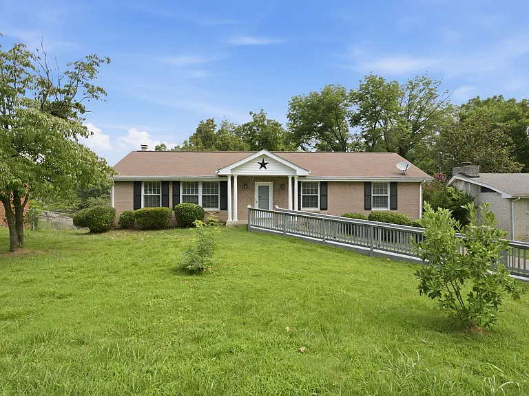 2614 Edge O Lake Dr — Photo 1
