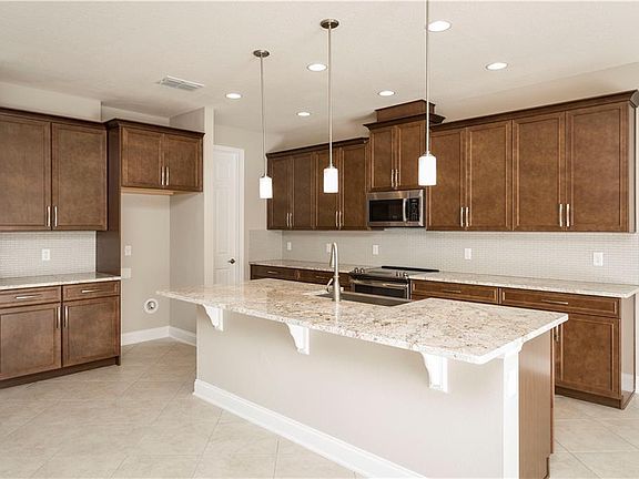 4th image of 680 Stone Oak Dr