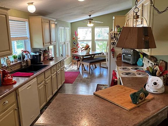 4th image of 22173 Hilltop Way