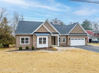 5 Royal Ct, Cohoes, NY 12047