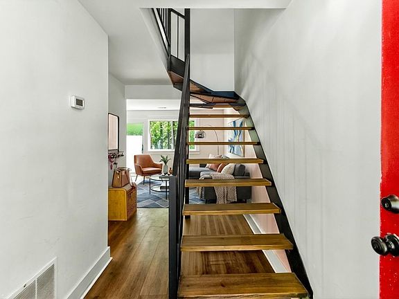 3rd image of 220 Elizabeth St APT A3