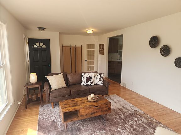 5th image of 788 Embury Rd