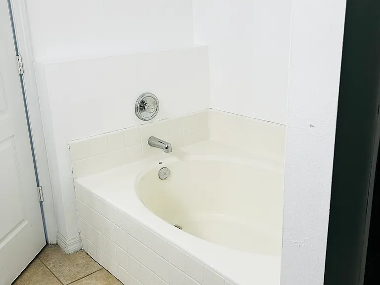 7933 Rex Hill Trl — Photo 25
