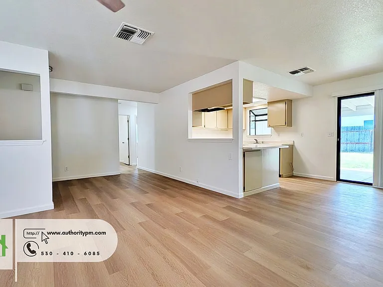 1027 Goodview Way — Photo 5