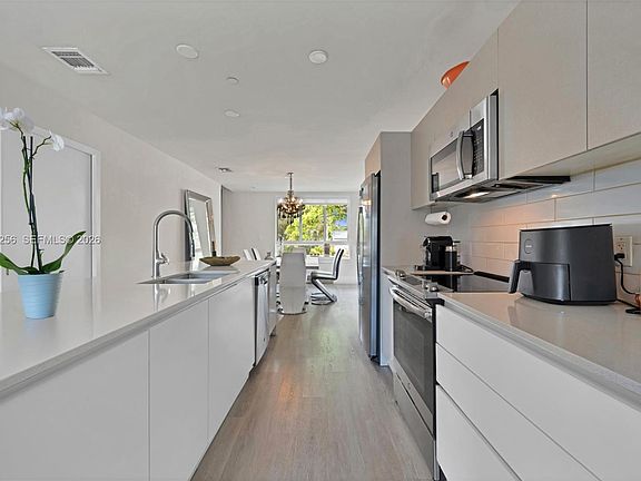 5th image of 2535 NE 193rd St #3209