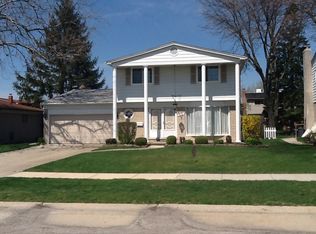 2837 Groves Dr, Sterling Heights, MI 48310