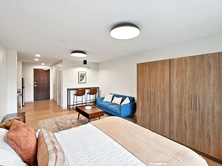 West 6th Apartments — Photo 39