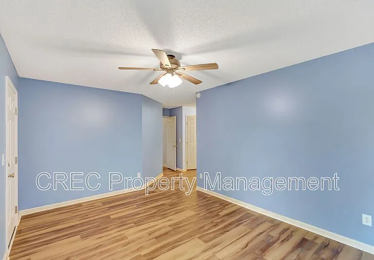 207 Lynton Ct — Photo 13